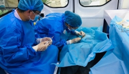 眼库志愿者第一次在救护车上摘取角膜