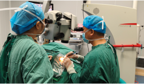 百歲老人除“眼障” 健康“秘訣”引關(guān)注