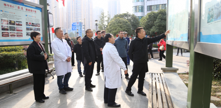 涪城區(qū)委副書記、區(qū)長(zhǎng)唐順江走訪慰問專家人才董萬(wàn)江