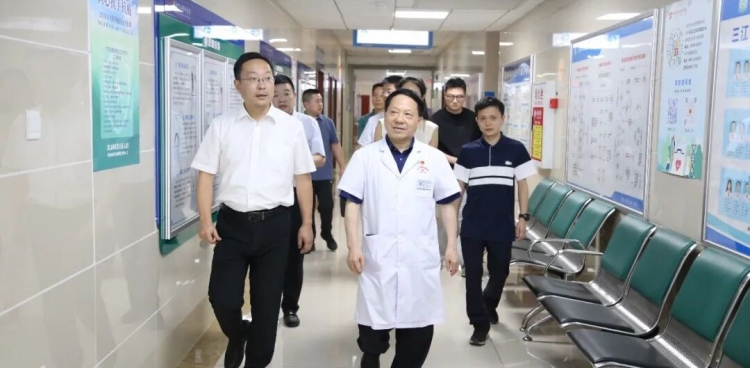 经开区党工委书记余青根来我院调研